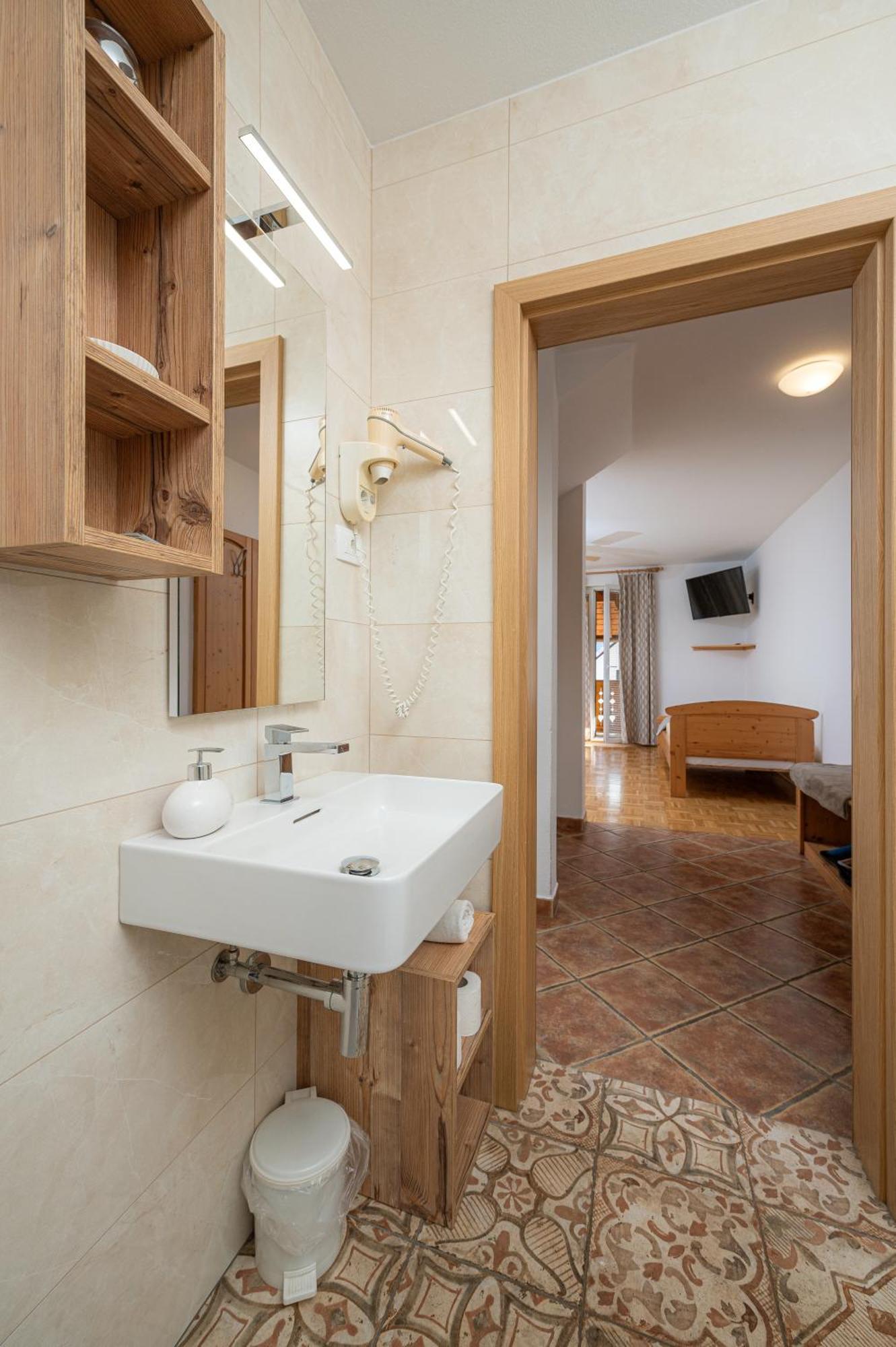 Rooms & Apartments Pr Matjon Блед Екстериор снимка
